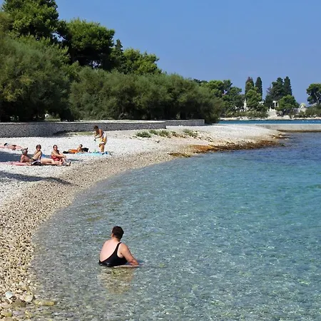 Apartments With A Parking Space Mirca, Brac - 2841 Appartement Supetar