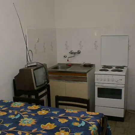 Apartments With A Parking Space Mirca, Brac - 2841 Appartement Supetar
