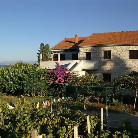 Appartamento Apartments With A Parking Space Mirca, Brac - 2841