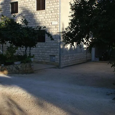 Apartments With A Parking Space Mirca, Brac - 2841 *