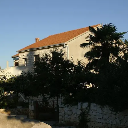 Apartments With A Parking Space Mirca, Brac - 2841 San Pietro di Brazza