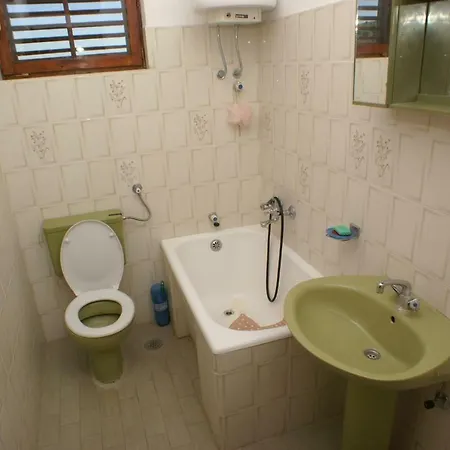 Apartments With A Parking Space Mirca, Brac - 2841 Appartamento San Pietro di Brazza