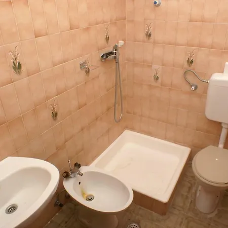 Apartments With A Parking Space Mirca, Brac - 2841 Appartamento San Pietro di Brazza